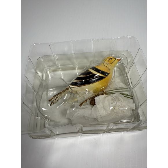 2008 Hallmark Keepsake “Goldfinch “ #4 in The Beauty of Birds Series Boxed - Picture 9 of 10